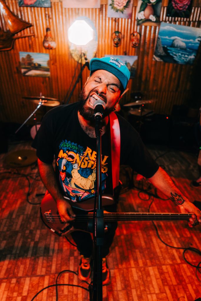 Jaime, vocalista y bajista
